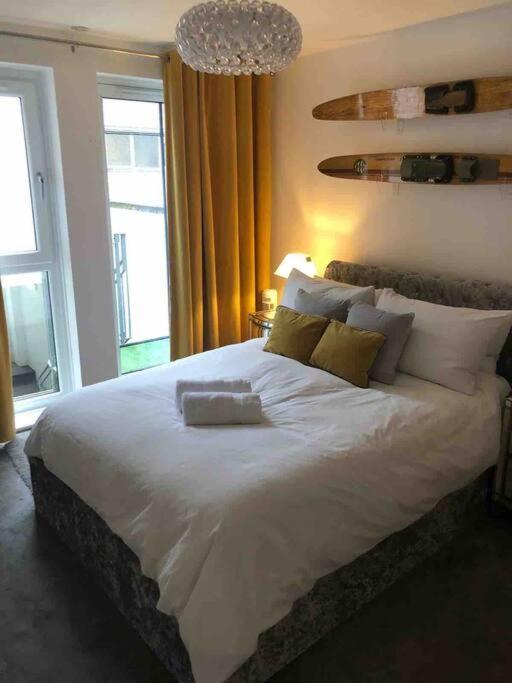 Sea View - 2 Bedroom - West Pier - *