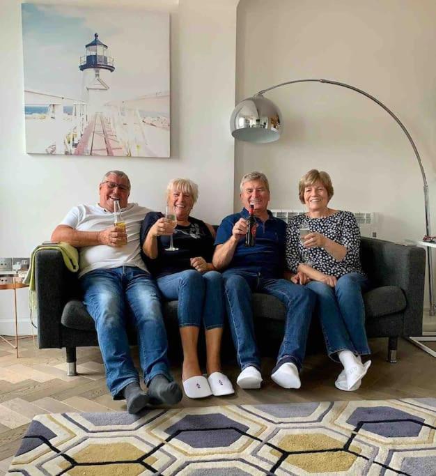 Appartement Sea View - 2 Bedroom - West Pier - *