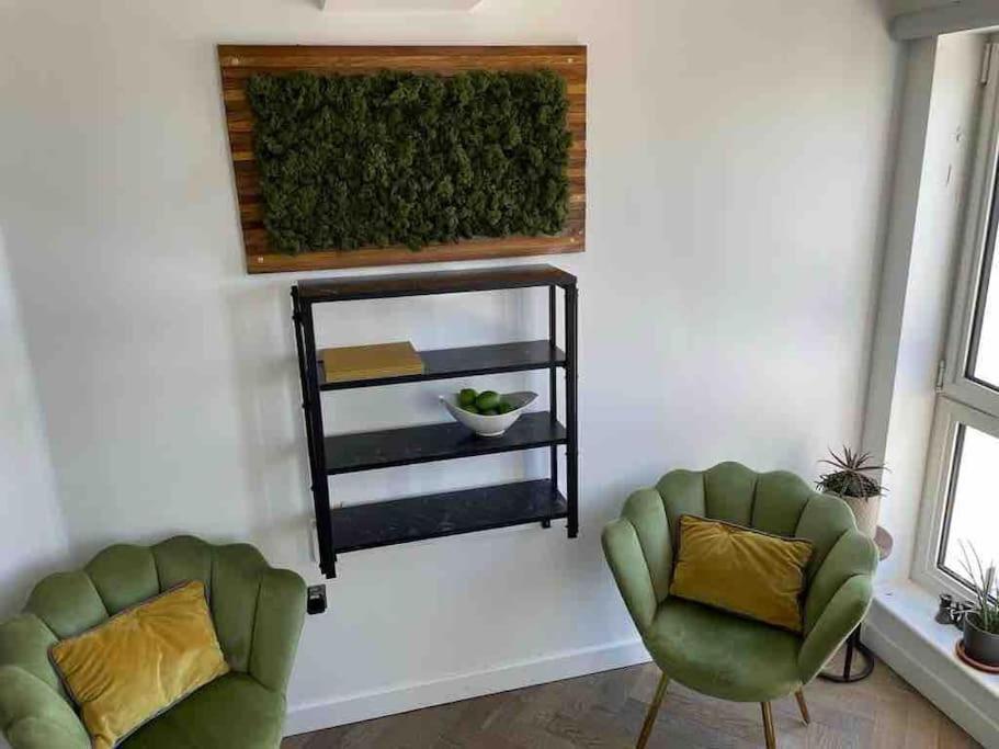 Sea View - 2 Bedroom - West Pier - * Hove